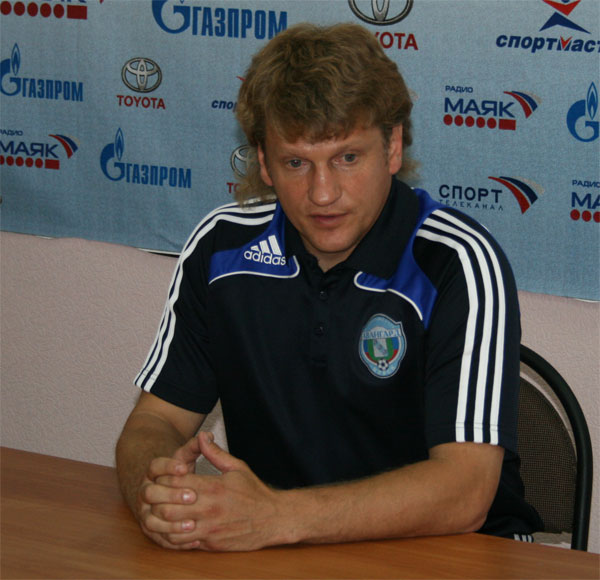 Тренер курского "Авангарда", известный в прошлом футболист Валерий Есипов на пресс-конференции