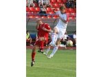 Сергей Московченко борется за верховой мяч