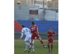 Олег Саталкин борется за верховой мяч