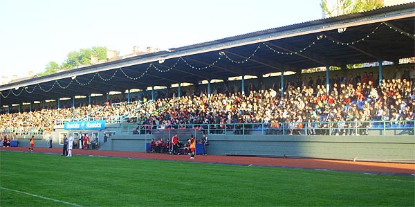 Стадион на первом матче сезона был полон